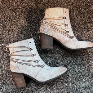 Sbicca Vintage Collection 'Peacekeepers' Distressed White Ankle Boots sz 11